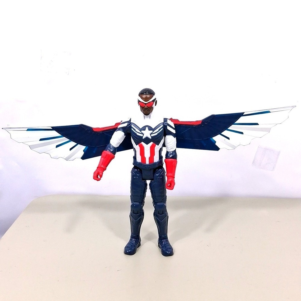 Hasbro Marvel Titan Hero Captain America Sam Wilson 12in Figure Wings 2021
